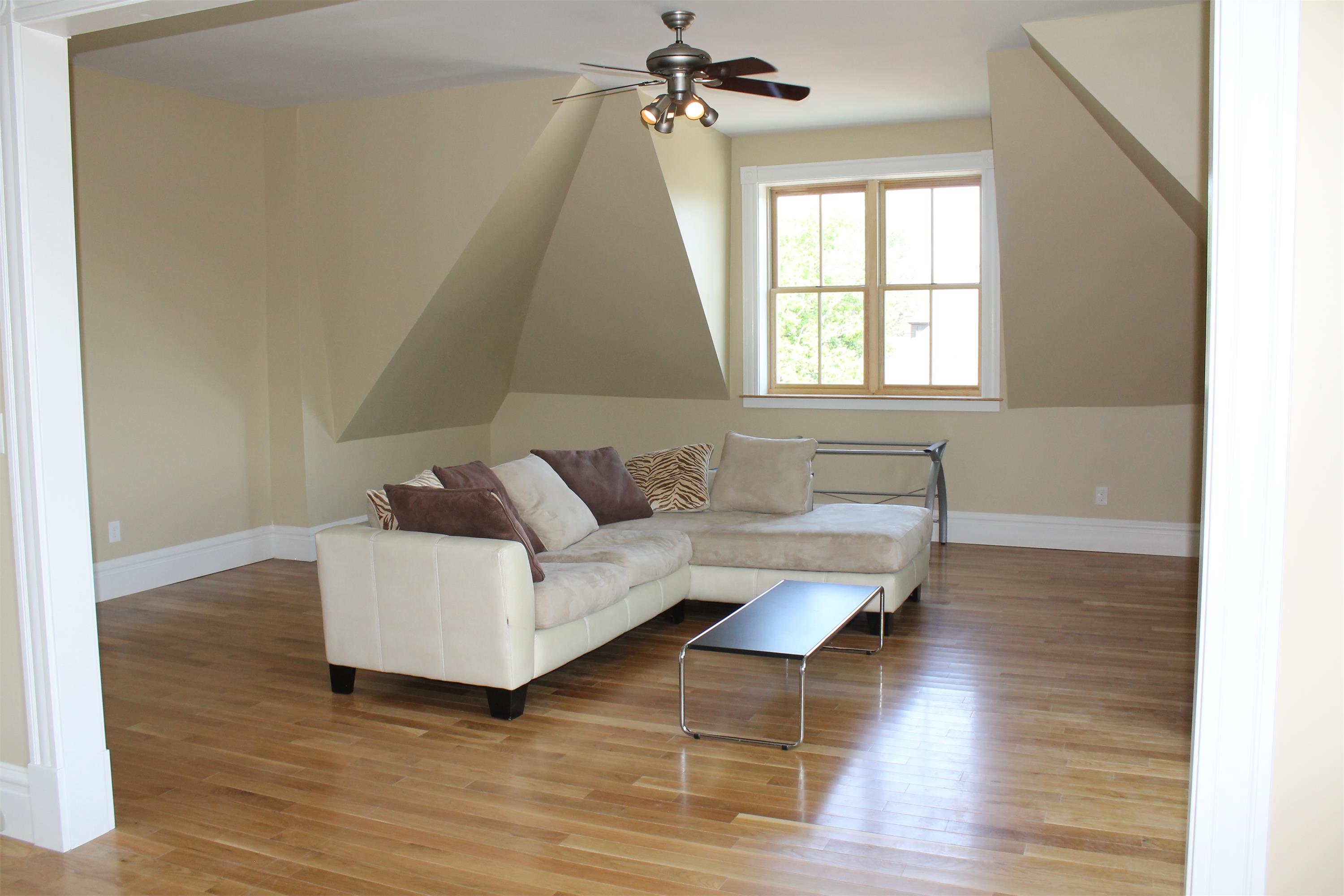 2900 Cherokee St - E