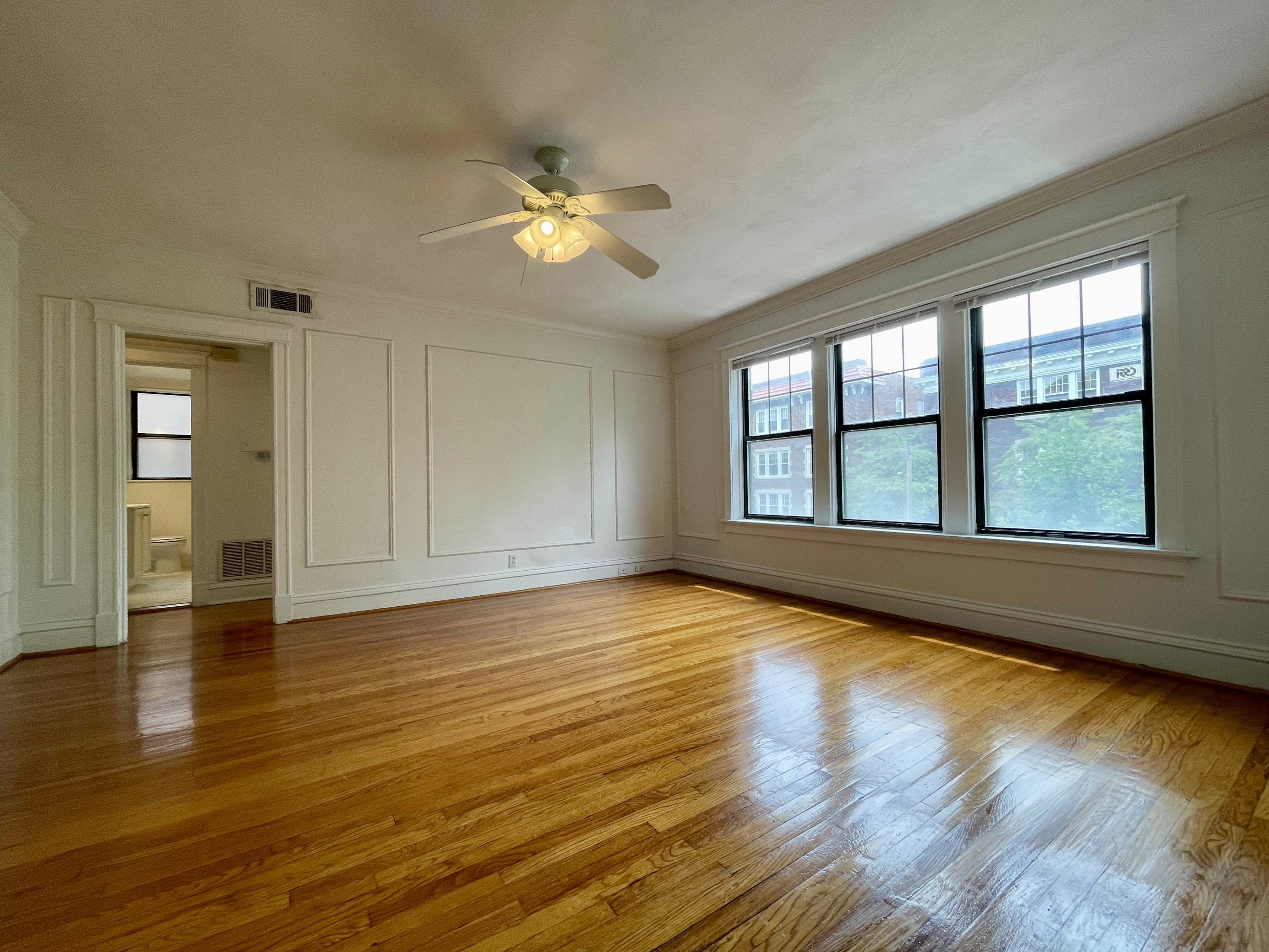 6323 South Rosebury Avenue - 3W